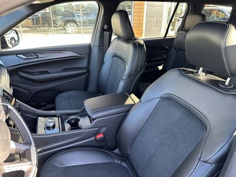 New 2025 Jeep Grand Cherokee L Altitude image 25