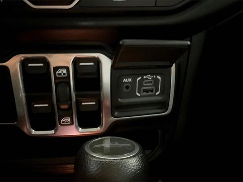 Used 2022 Jeep Gladiator Willys image 33