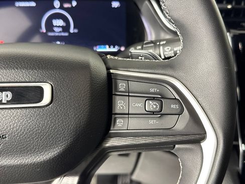 Certified 2023 Jeep Grand Cherokee Altitude AWD/4WD image 13