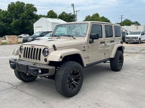 Used 2016 Jeep Wrangler Unlimited Sahara AWD/4WD image 3