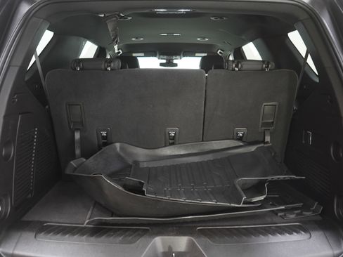 Used 2022 GMC Yukon SLE w/ Gmc Pro Safety Plus Package AWD/4WD image 9