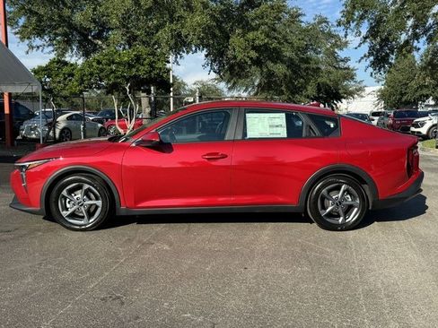 New 2025 Kia K4 LXS image 2