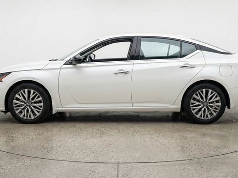Used 2025 Nissan Altima 2.5 SV FWD image 5