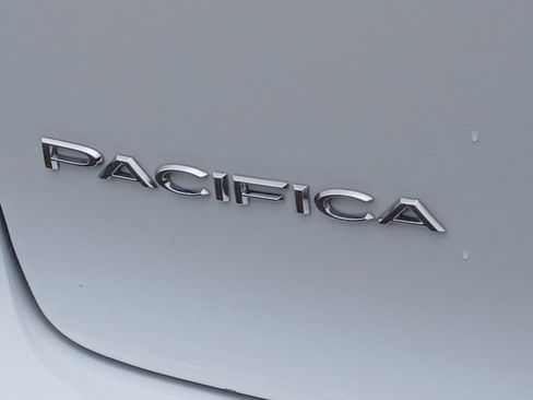 Used 2025 Chrysler Pacifica Select FWD image 30