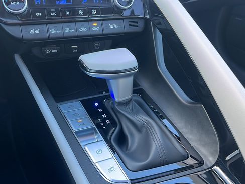 Certified 2024 Hyundai Elantra Limited image 18