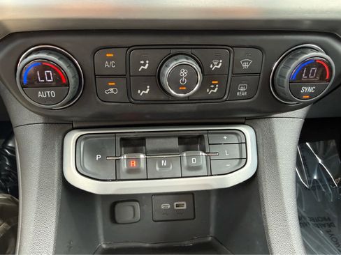 Used 2021 GMC Acadia SLE w/ Driver Convenience Package FWD image 20