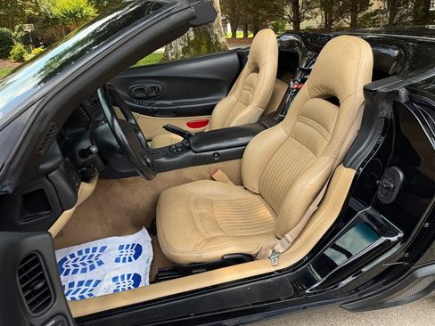 Used 2002 Chevrolet Corvette Convertible w/ Preferred Equipment Group1 image 47