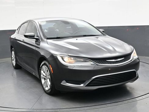 Used 2017 Chrysler 200 Limited Platinum image 9