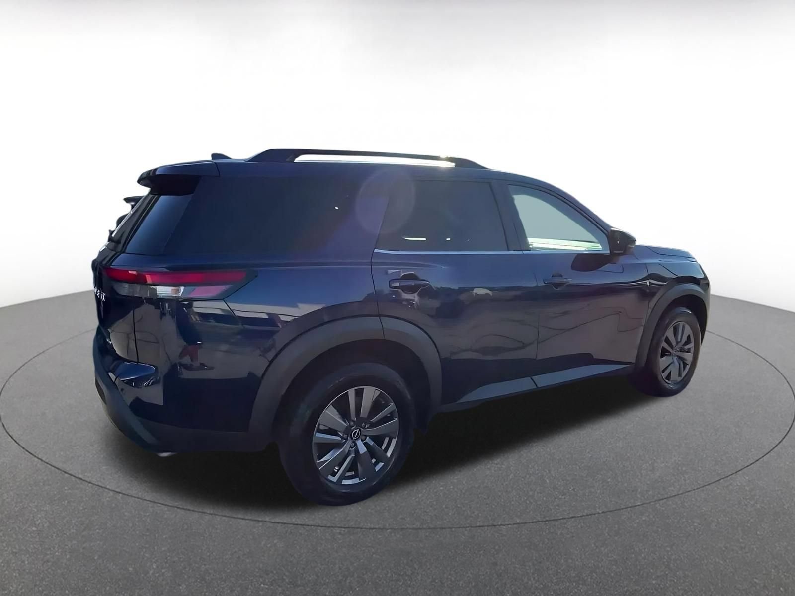 Used 2025 Nissan Pathfinder SV AWD/4WD image 14