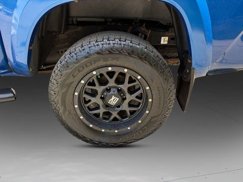 Used 2018 Toyota Tacoma TRD Sport w/ Technology Package AWD/4WD image 18