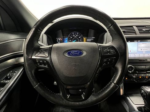 Used 2018 Ford Explorer XLT w/ Equipment Group 202A AWD/4WD image 24