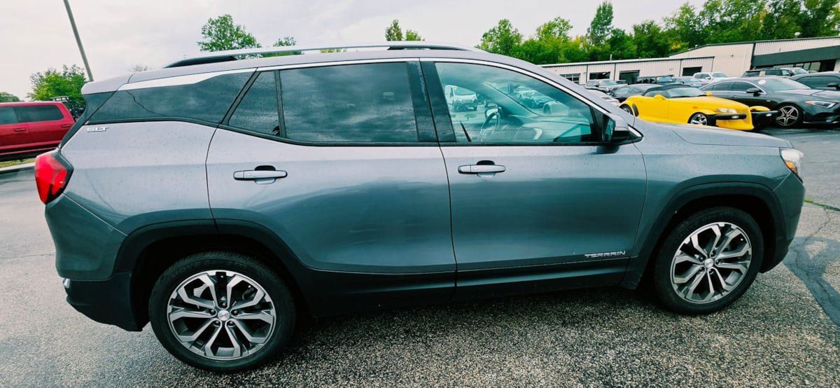 Used 2018 GMC Terrain SLT w/ Preferred Package FWD image 2