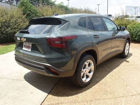 New 2026 Chevrolet Trax LS w/ LS Convenience Package FWD image 10