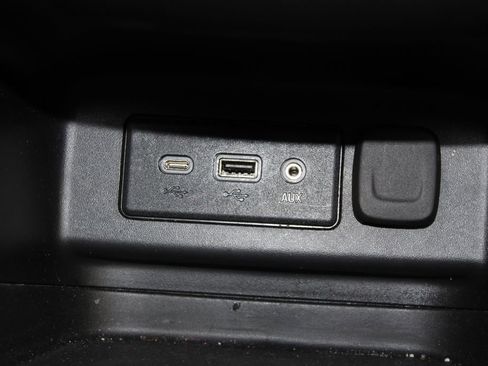 Used 2023 Chevrolet Equinox LT image 28