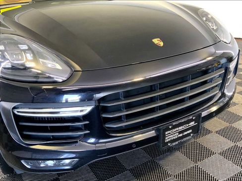 Used 2015 Porsche Cayenne Turbo image 34