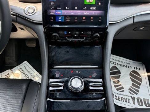 Used 2024 Jeep Grand Cherokee L Overland w/ Luxury Tech Group IV AWD/4WD image 17
