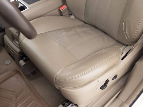 Used 2012 Chrysler Town & Country Touring-L w/ Entertainment Group #2 FWD image 21