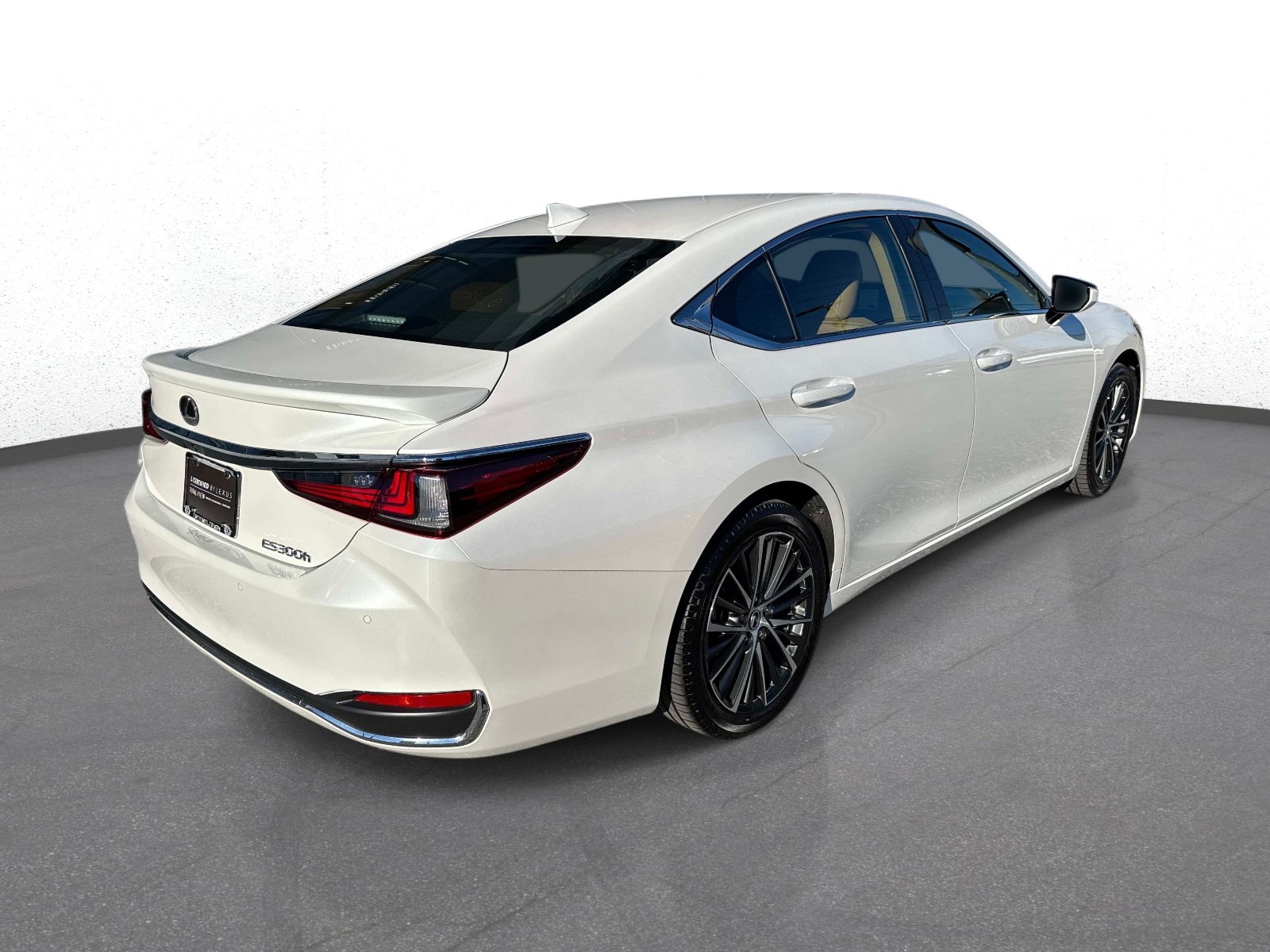 Used 2024 Lexus ES 300h w/ Premium Package FWD image 3