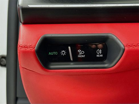 Used 2025 Lamborghini Urus SE image 10