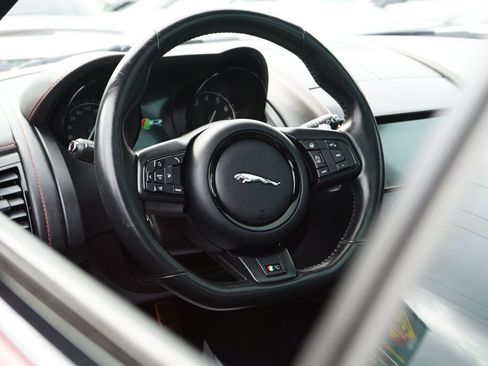 Used 2018 Jaguar F-TYPE R image 11