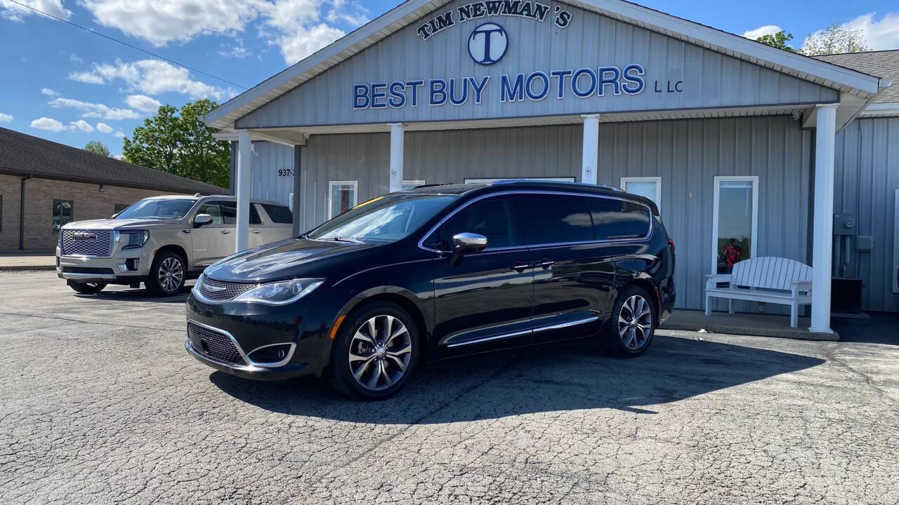 Used 2019 Chrysler Pacifica Limited w/ Tire & Wheel Group FWD image 1