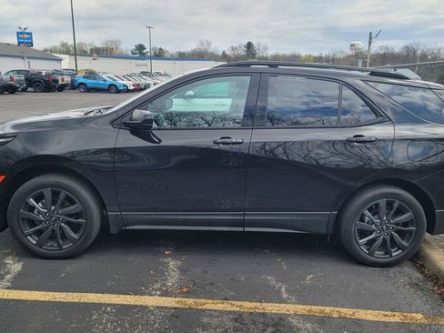 Used 2023 Chevrolet Equinox RS image 3