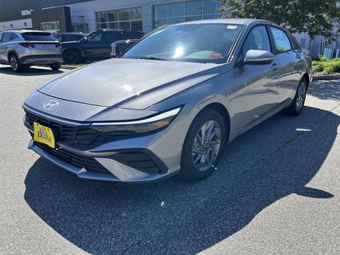 New 2026 Hyundai Elantra Hybrid FWD image 1