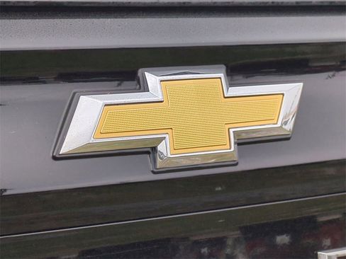 New 2026 Chevrolet Suburban LS image 30