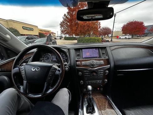 Used 2011 INFINITI QX56 Base 4x2 4dr SUV w/ Deluxe Touring Pkg image 18