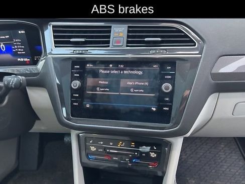 Used 2022 Volkswagen Tiguan SE image 12