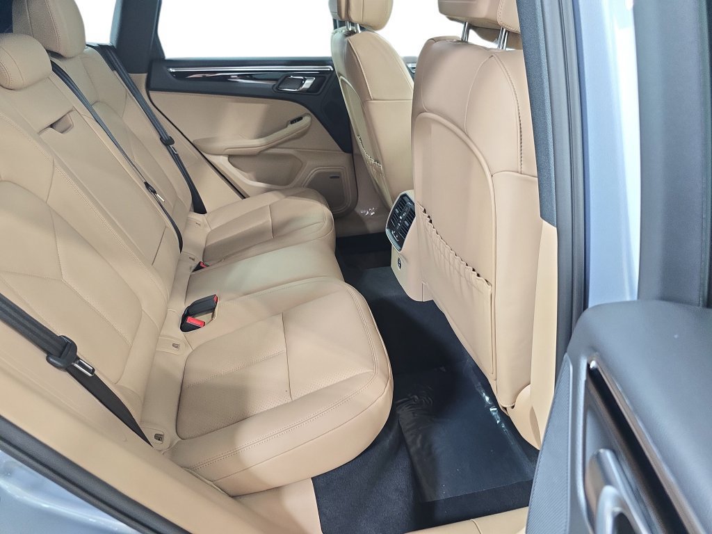 Certified 2026 Porsche Macan AWD/4WD image 26