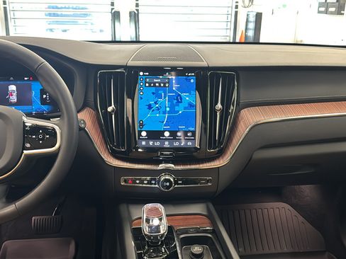 Used 2024 Volvo XC60 T8 Ultimate w/ Protection Package Premier AWD/4WD image 11