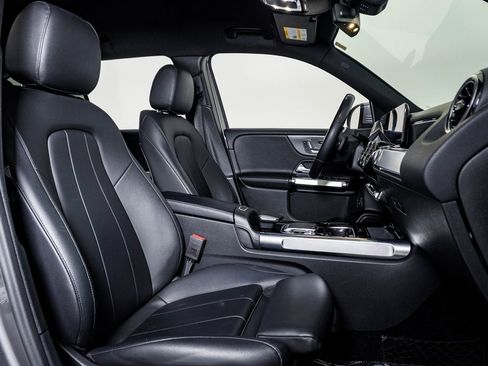 Used 2020 Mercedes-Benz GLB 250 4MATIC image 15