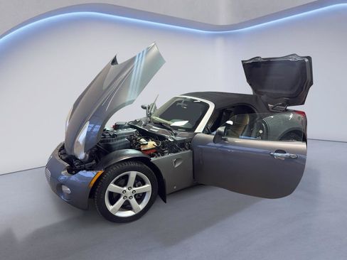 Used 2006 Pontiac Solstice Convertible w/ Premium Package RWD image 12