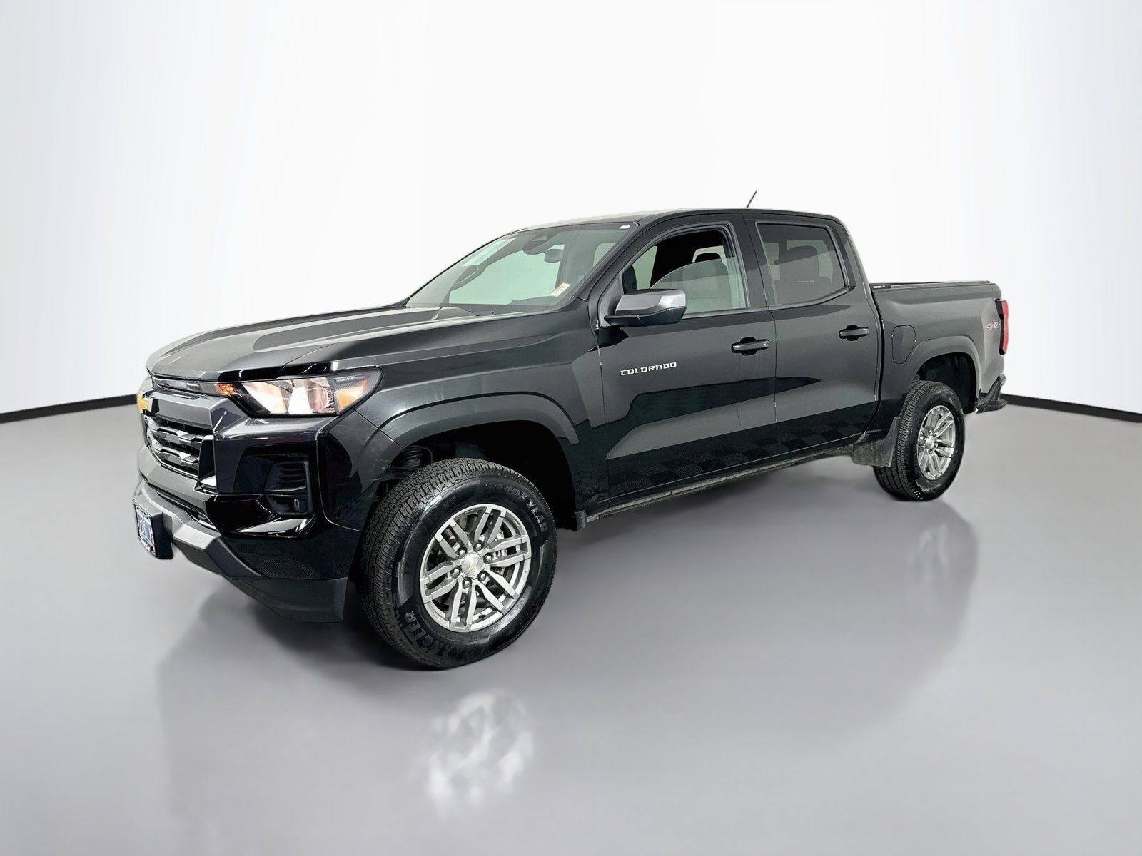 Used 2024 Chevrolet Colorado LT w/ LT Convenience Package AWD/4WD image 4