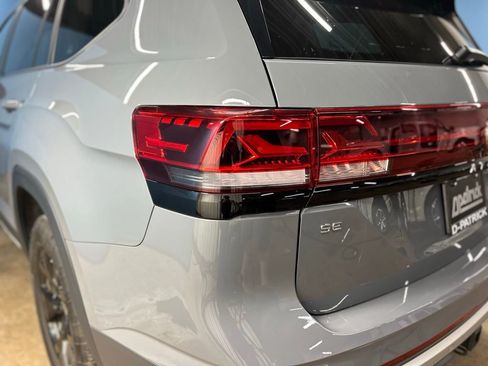 Used 2024 Volkswagen Atlas Peak Edition SE AWD/4WD image 9