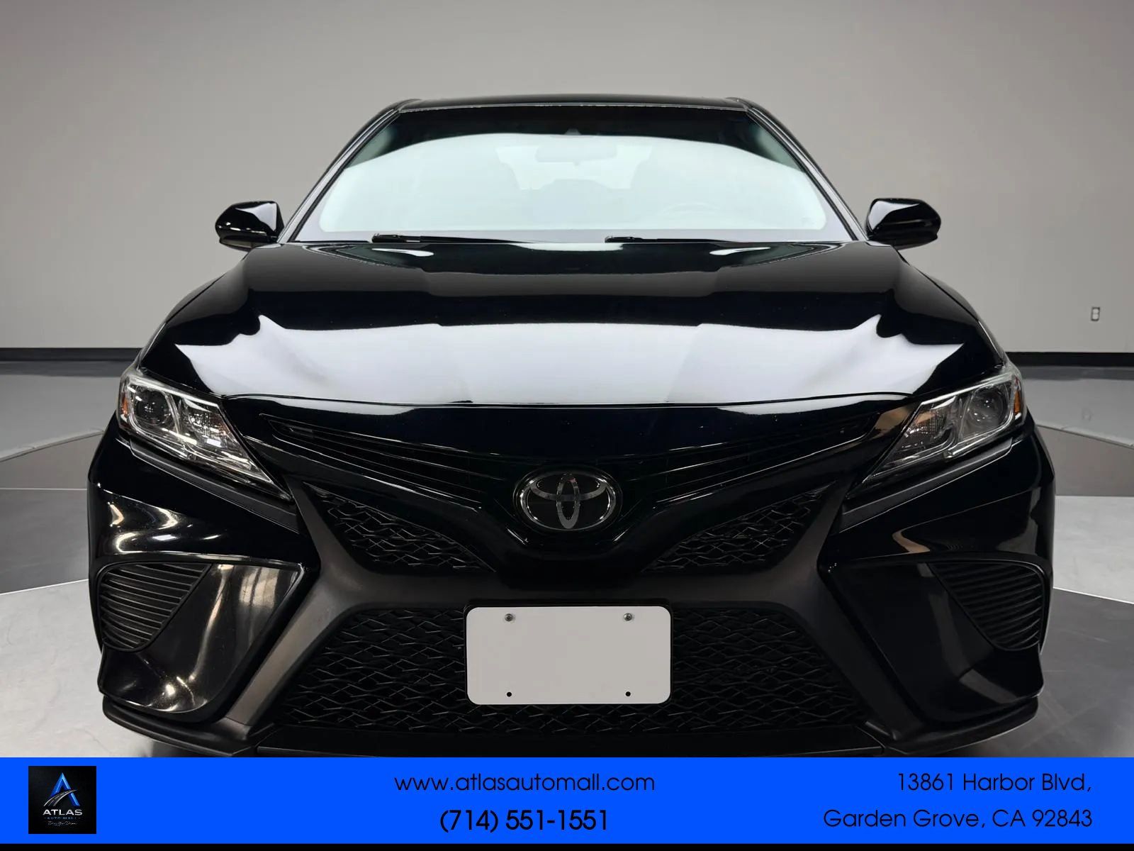 Used 2018 Toyota Camry SE w/ Moonroof Package FWD image 3