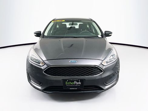 Used 2016 Ford Focus SE image 2