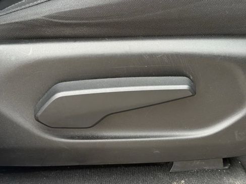 Used 2023 Jeep Grand Cherokee L Laredo image 28