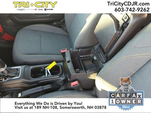 Used 2025 Jeep Wrangler Sport image 32