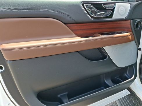 Certified 2024 Lincoln Navigator L Reserve AWD/4WD image 15