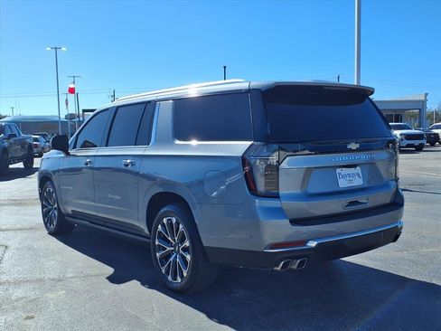 Used 2025 Chevrolet Suburban High Country image 23