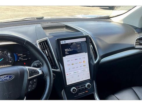 Used 2022 Ford Edge Titanium image 6