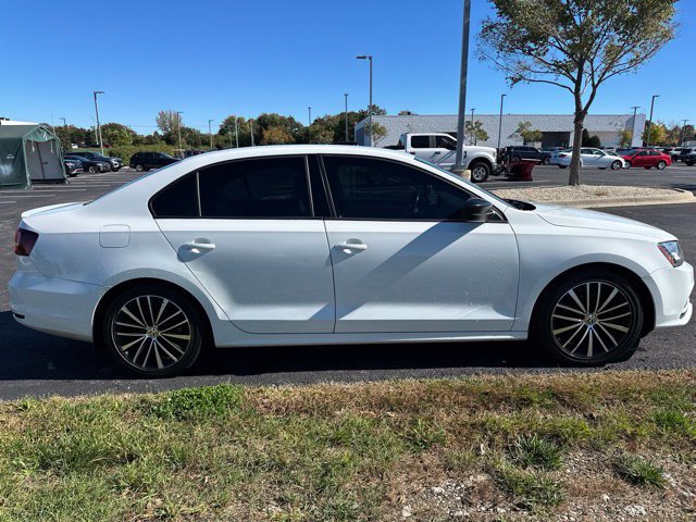 Used 2016 Volkswagen Jetta Sport w/ Lighting Package FWD image 5