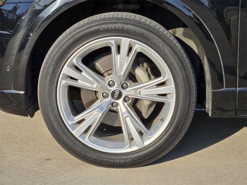 Used 2022 Audi Q8 Premium Plus image 18