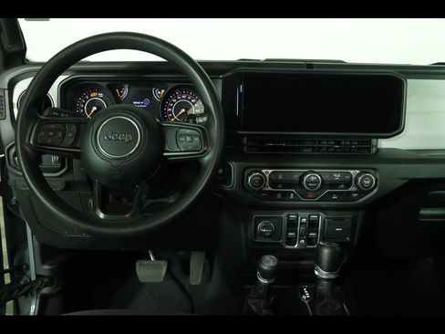Used 2025 Jeep Wrangler Unlimited Sport AWD/4WD image 16