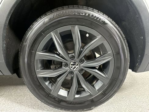 Used 2024 Volkswagen Tiguan SE AWD/4WD image 6