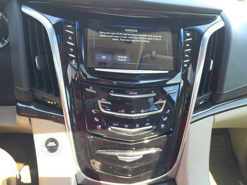 Used 2018 Cadillac Escalade ESV Premium Luxury RWD image 21