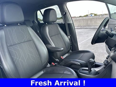 Used 2022 Chevrolet Trax LT w/ LT Convenience Package image 30