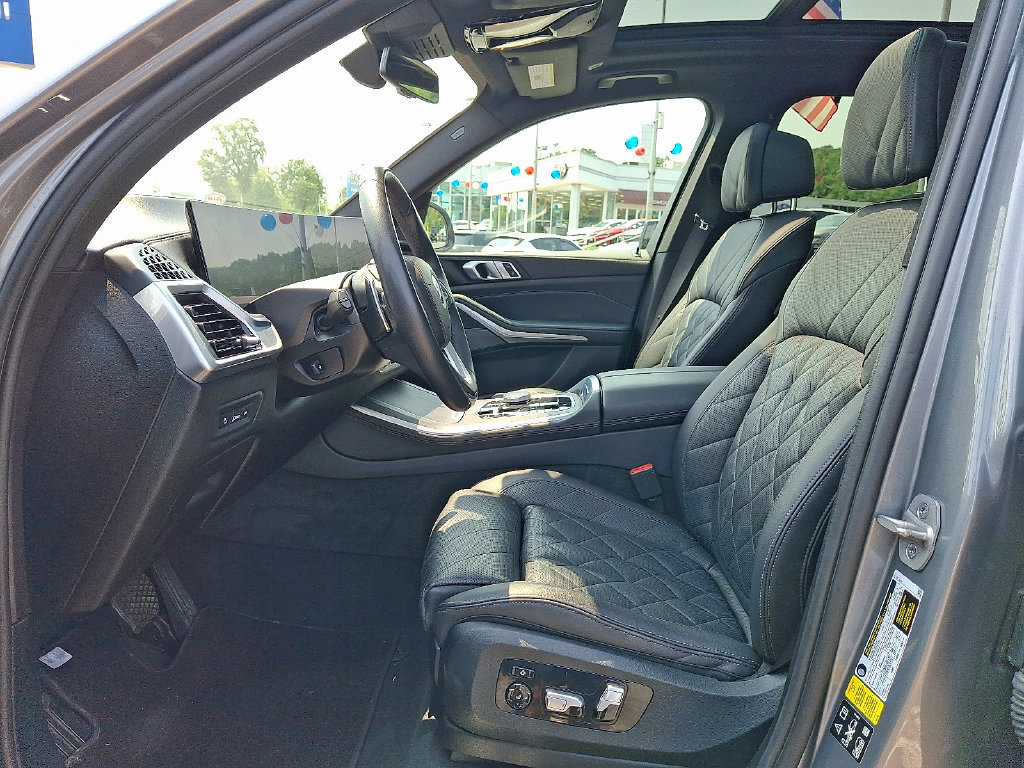 Used 2024 BMW X5 xDrive40i w/ Premium Package AWD/4WD image 14
